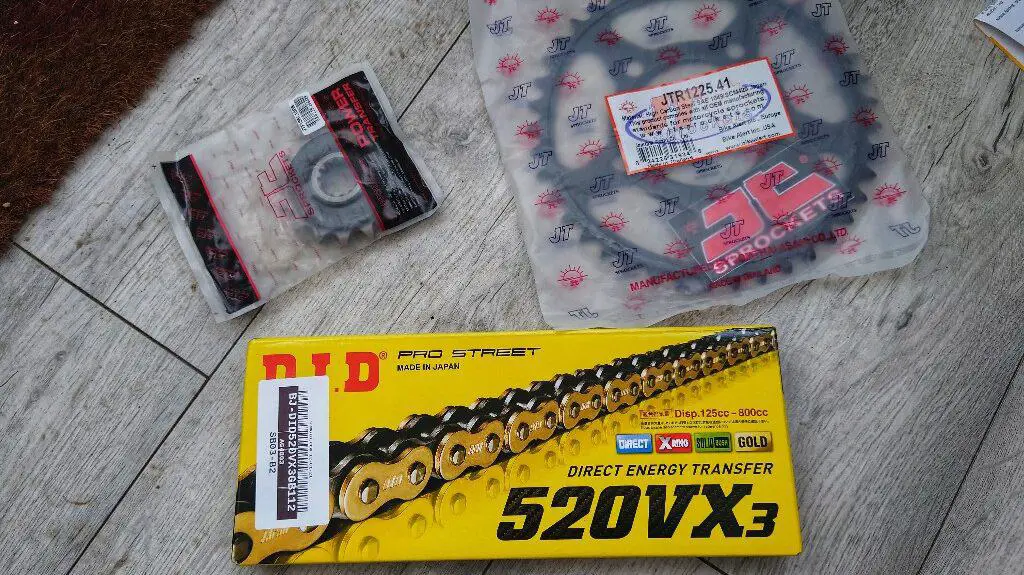 Motorcycle drive chain and front and rear sprocket